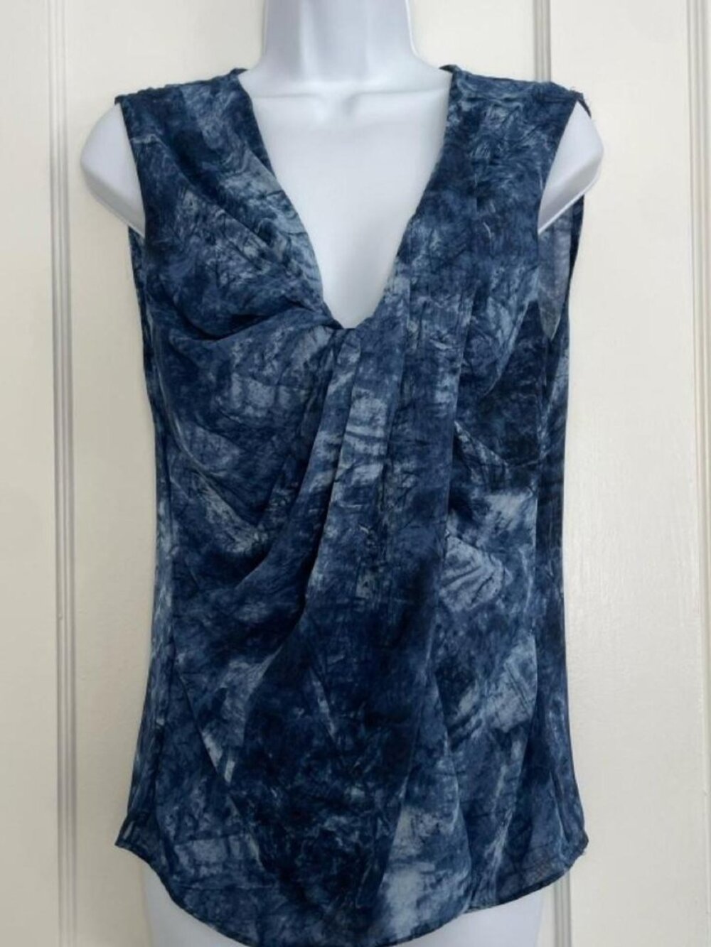 Michael Kors Blue Abstract Sleeveless Twist Knot Front Blouse Size M